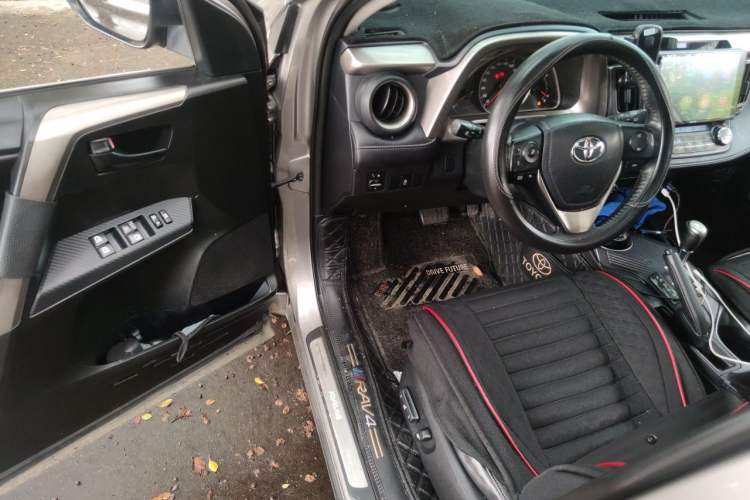 Used Toyota RAV4 2013 2.5L Automatic 4x4 Elite Edition Driver Seat