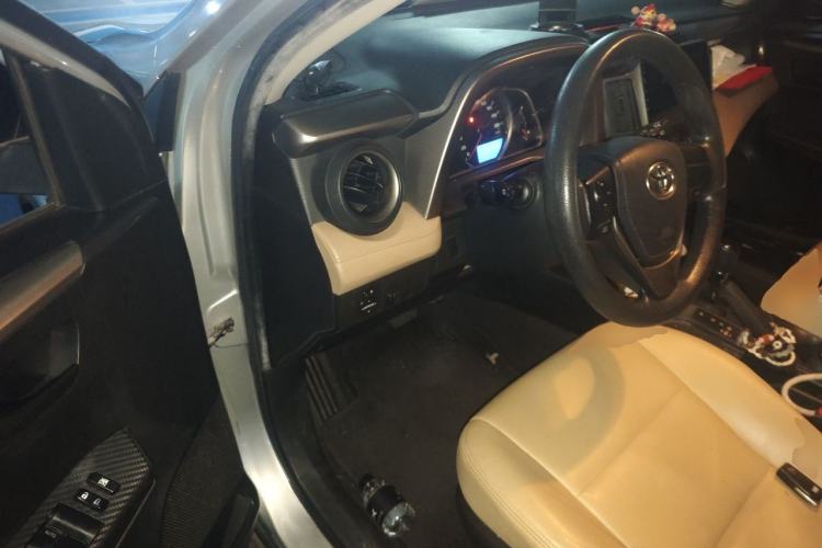 Used Toyota RAV4 2013 2.0L CVT Two-Wheel Drive Urban Edition Driver Seat