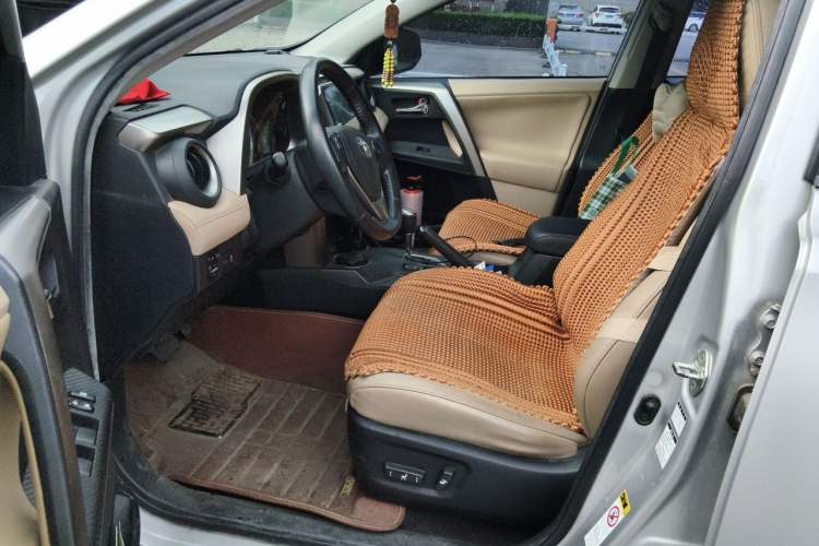 Used Toyota RAV4 2013 2.0L CVT Four-Wheel Drive Fashion Edition Driver Seat