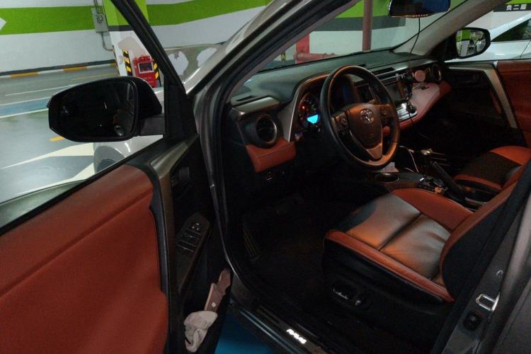 Used Toyota RAV4 2013 2.5L Automatic 4x4 Elite Edition Driver Seat