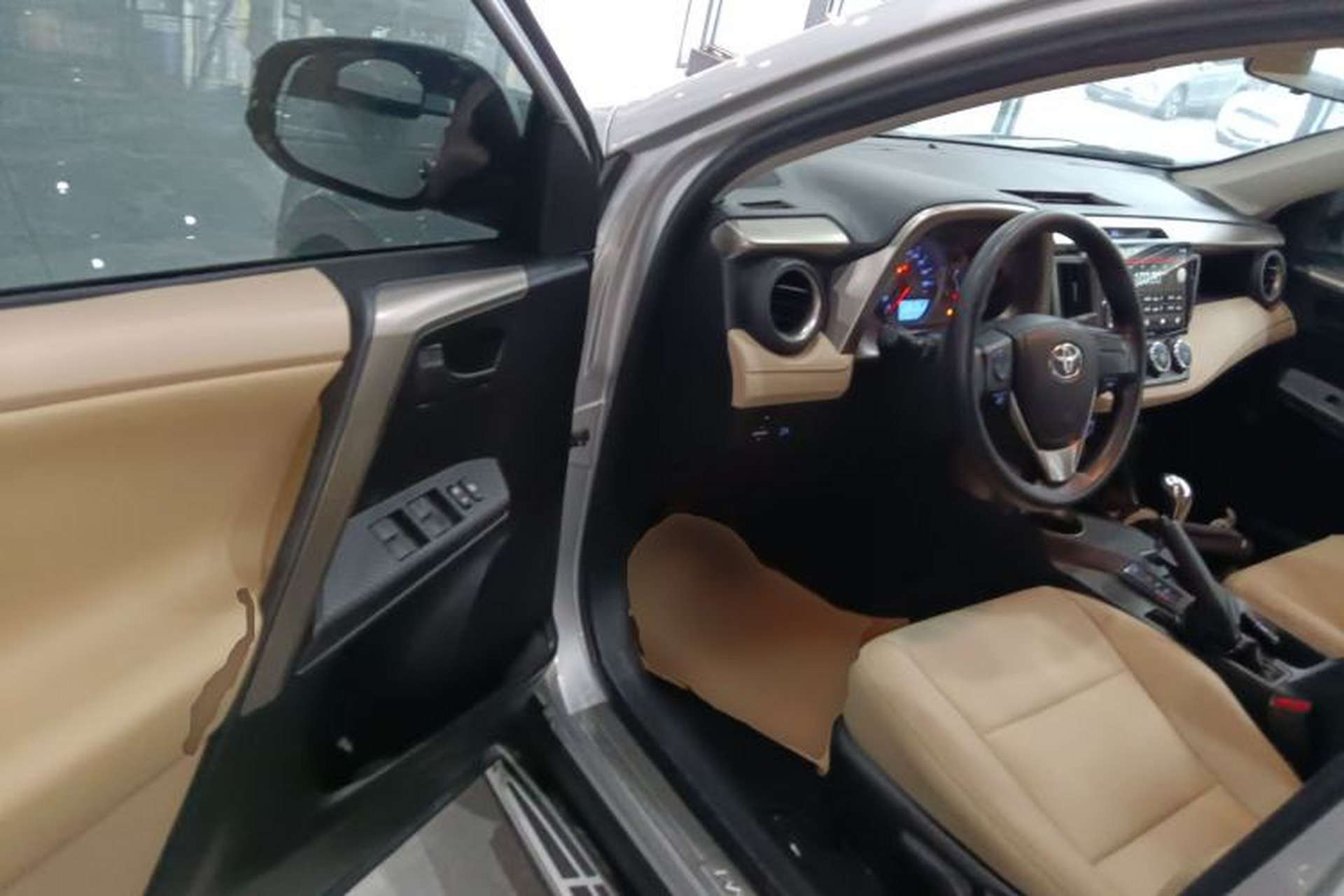 Used Toyota RAV4 2013 2.0L CVT Two-Wheel Drive Urban Edition Driver Seat