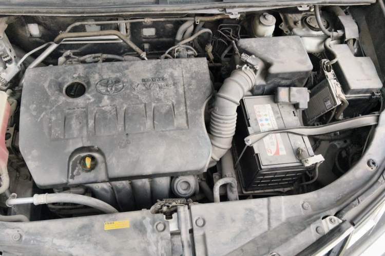 Used Toyota RAV4 2013 2.0L CVT Four-Wheel Drive Fashion Edition Engine Bay