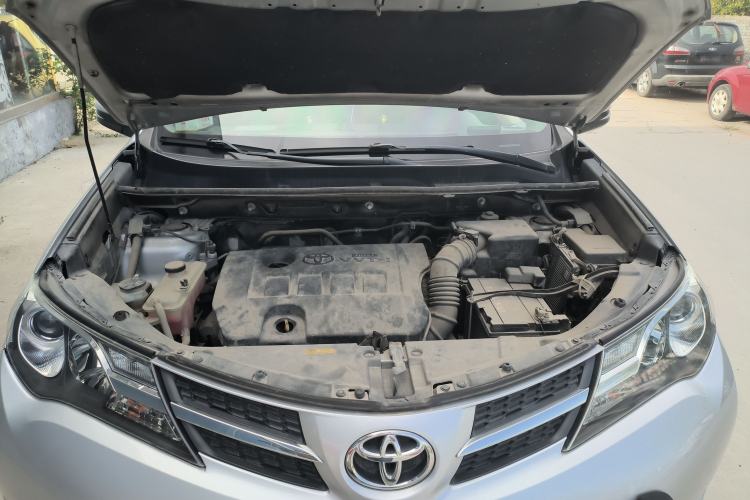 Used Toyota RAV4 2013 2.0L CVT Four-Wheel Drive Fashion Edition Engine Bay