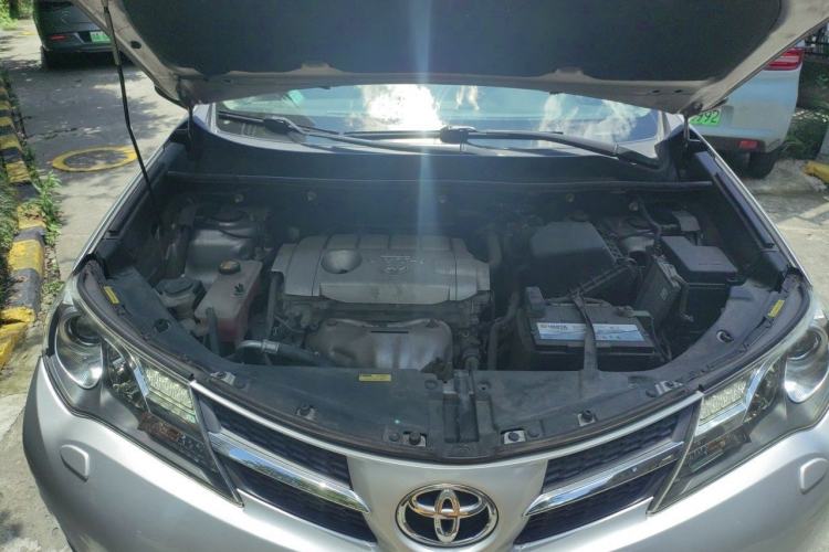 Used Toyota RAV4 2013 2.5L Automatic 4x4 Elite Edition Engine Bay