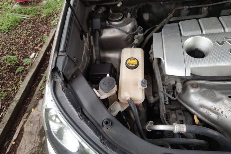 Used Toyota RAV4 2013 2.5L Automatic 4x4 Elite Edition Engine Bay Right