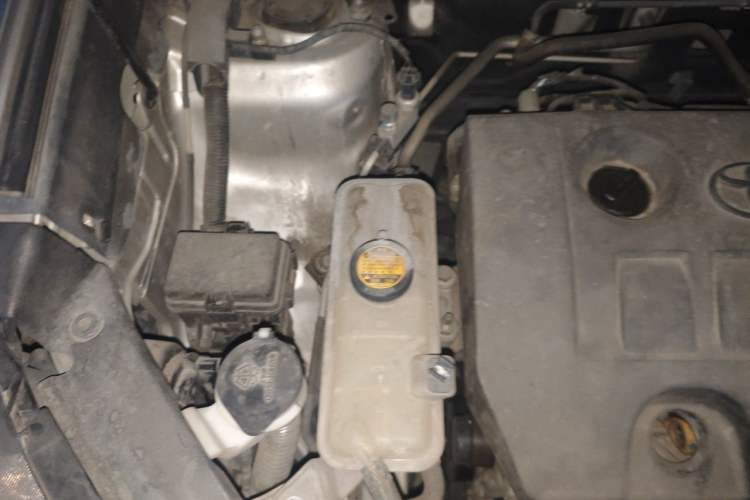 Used Toyota RAV4 2013 2.0L CVT Two-Wheel Drive Urban Edition Engine Bay Right