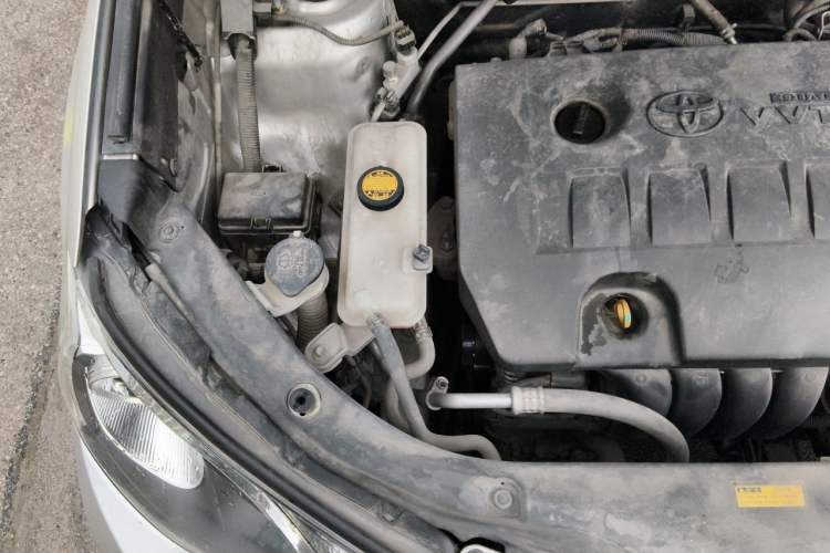 Used Toyota RAV4 2013 2.0L CVT Four-Wheel Drive Fashion Edition Engine Bay Right