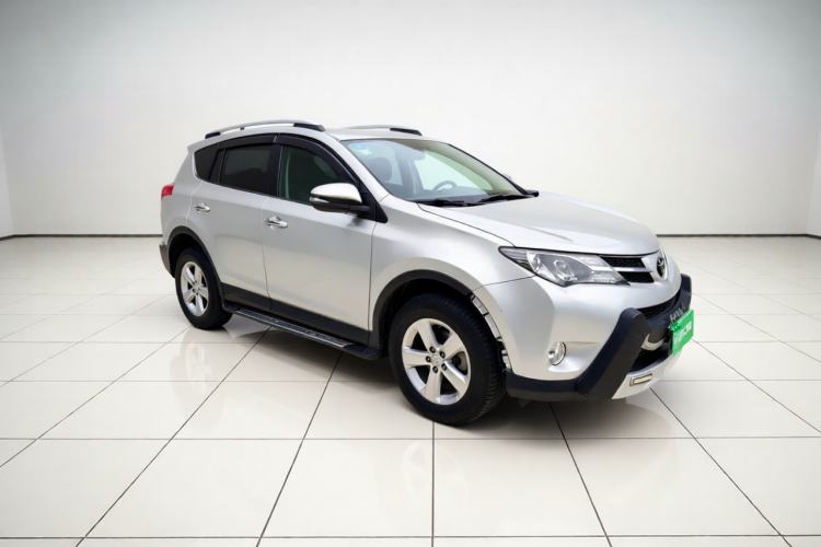 Used Toyota RAV4 2013 2.0L CVT Four-Wheel Drive Fashion Edition Front Right 45 Deg