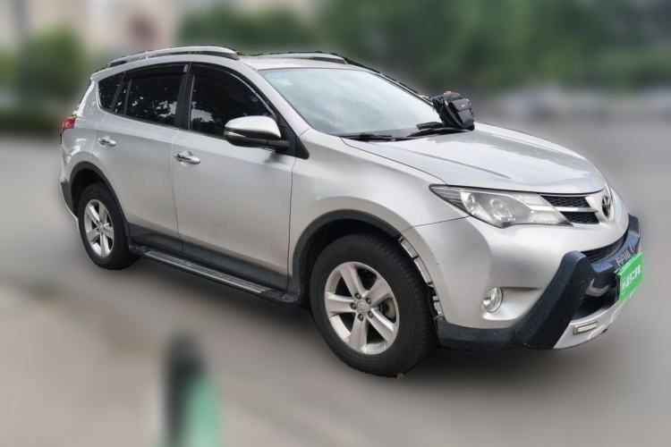 Used Toyota RAV4 2013 2.0L CVT Four-Wheel Drive Fashion Edition Front Right 45 Deg