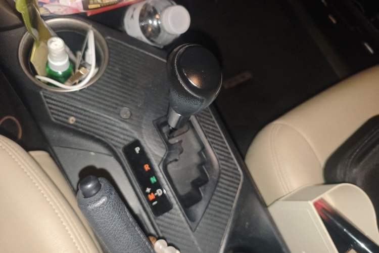 Used Toyota RAV4 2013 2.0L CVT Two-Wheel Drive Urban Edition Gear Lever