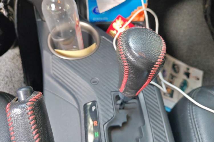 Used Toyota RAV4 2013 2.0L CVT Two-Wheel Drive Urban Edition Gear Lever