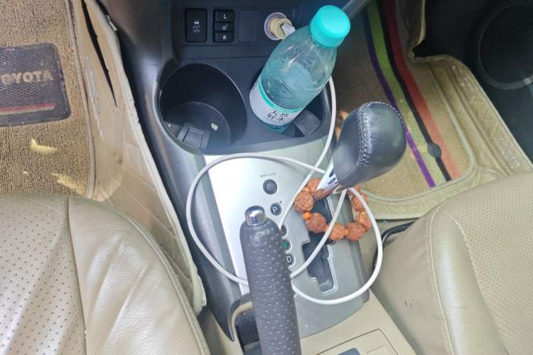 Used Toyota RAV4 2013 Special Edition 2.0L Automatic Elite Gear Lever