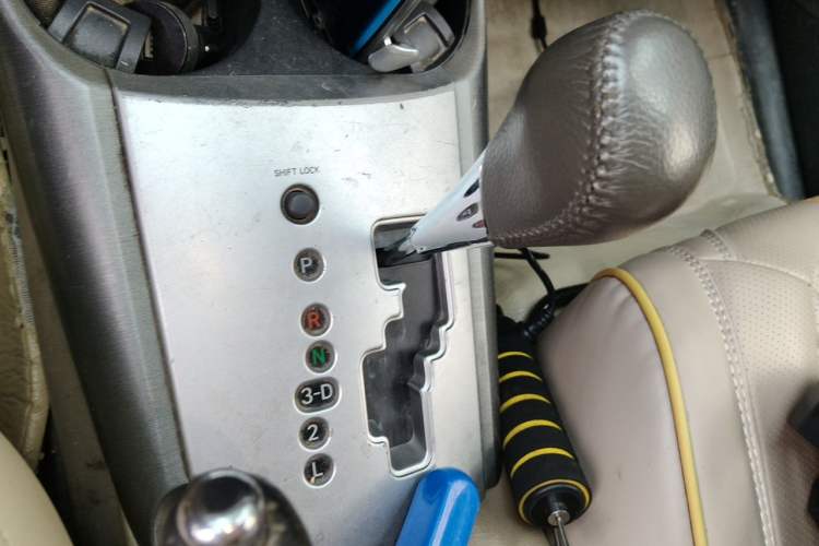 Used Toyota RAV4 2013 Special Edition 2.0L Automatic Elite Gear Lever
