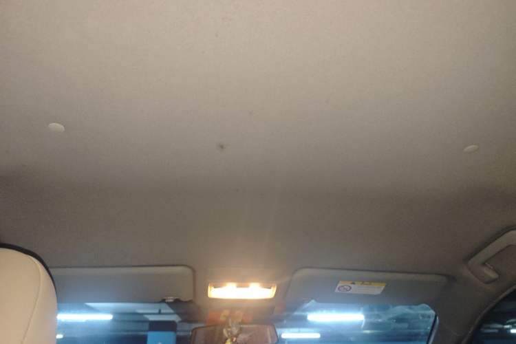 Used Toyota RAV4 2013 2.0L CVT Two-Wheel Drive Urban Edition Headliner