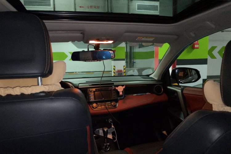 Used Toyota RAV4 2013 2.5L Automatic 4x4 Elite Edition Headliner