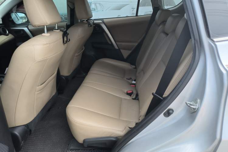 Used Toyota RAV4 2013 2.0L CVT Four-Wheel Drive Fashion Edition Left Rear Seat