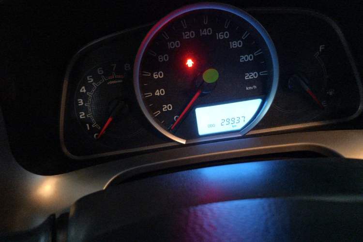 Used Toyota RAV4 2013 2.5L Automatic 4x4 Elite Edition Odometer Close Up