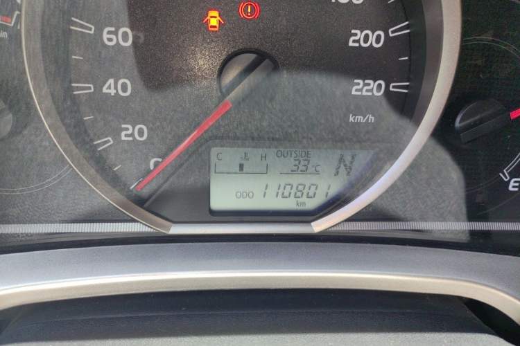 Used Toyota RAV4 2013 2.5L Automatic 4x4 Elite Edition Odometer Close Up