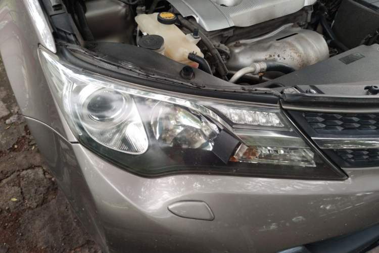 Used Toyota RAV4 2013 2.5L Automatic 4x4 Elite Edition Right Front Headlight