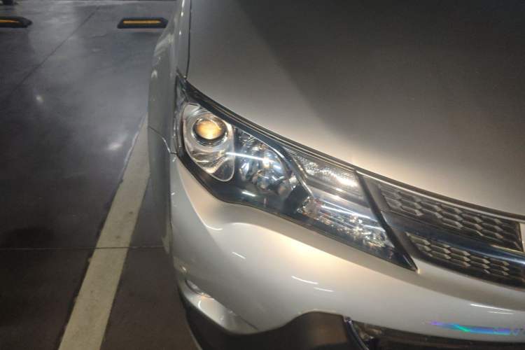 Used Toyota RAV4 2013 2.0L CVT Two-Wheel Drive Urban Edition Right Front Headlight
