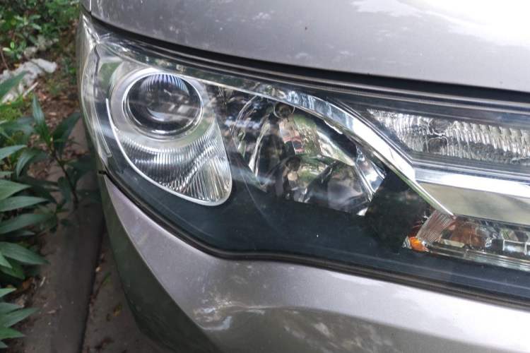Used Toyota RAV4 2013 2.0L CVT Two-Wheel Drive Urban Edition Right Front Headlight