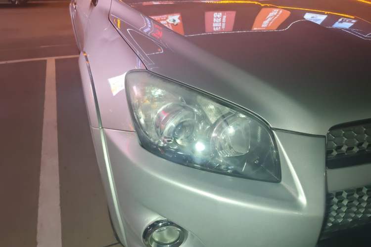 Used Toyota RAV4 2013 Special Edition 2.0L Automatic Classic Right Front Headlight