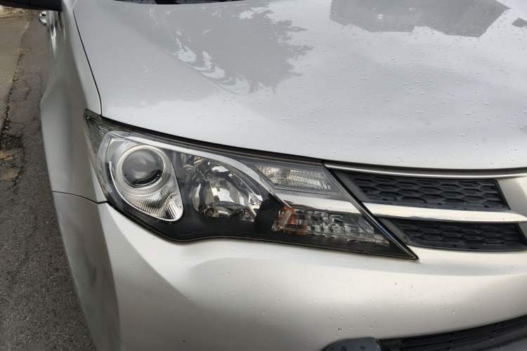 Used Toyota RAV4 2013 2.0L CVT Four-Wheel Drive Fashion Edition Right Front Headlight
