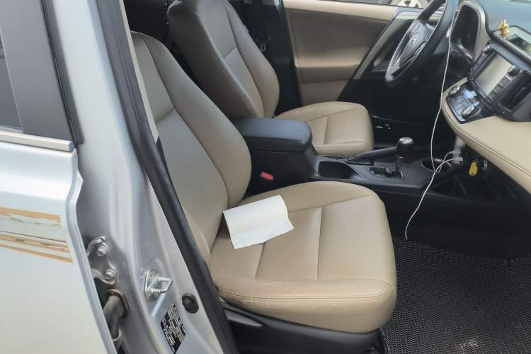 Used Toyota RAV4 2013 2.0L CVT Four-Wheel Drive Fashion Edition Right Front Seat