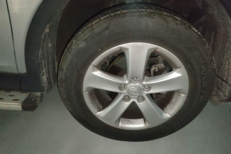 Used Toyota RAV4 2013 2.0L Manual Two-Wheel Drive Urban Edition Right Front Wheel Hub