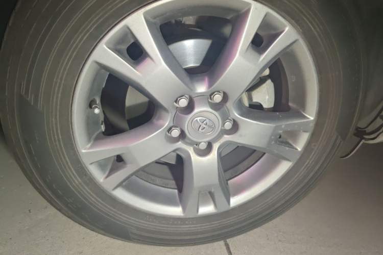 Used Toyota RAV4 2013 Special Edition 2.0L Automatic Classic Right Front Wheel Hub