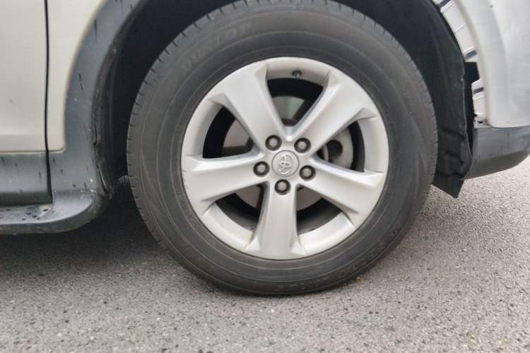 Used Toyota RAV4 2013 2.0L CVT Four-Wheel Drive Fashion Edition Right Front Wheel Hub
