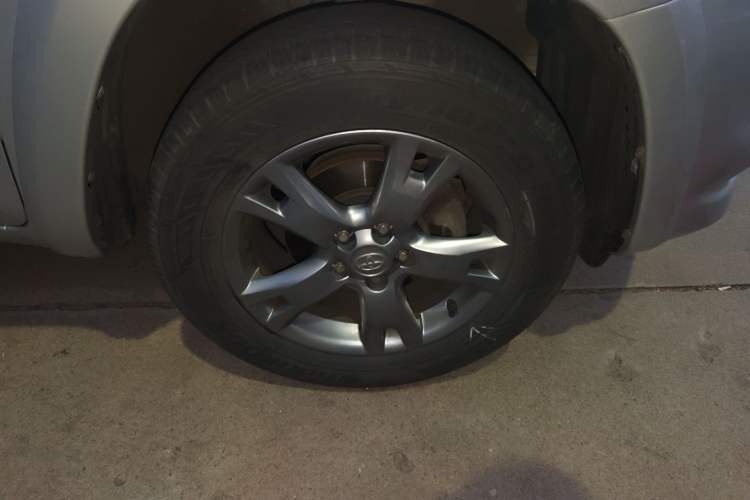Used Toyota RAV4 2013 Special Edition 2.0L Automatic Elite Right Front Wheel Hub