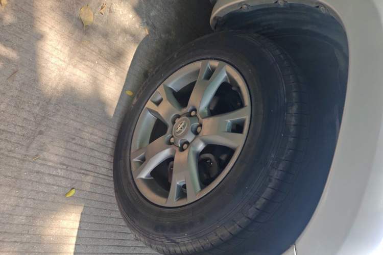 Used Toyota RAV4 2013 Special Edition 2.0L Automatic Elite Right Front Wheel Hub