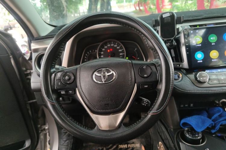 Used Toyota RAV4 2013 2.5L Automatic 4x4 Elite Edition Steering Wheel