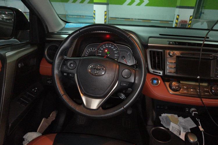 Used Toyota RAV4 2013 2.5L Automatic 4x4 Elite Edition Steering Wheel