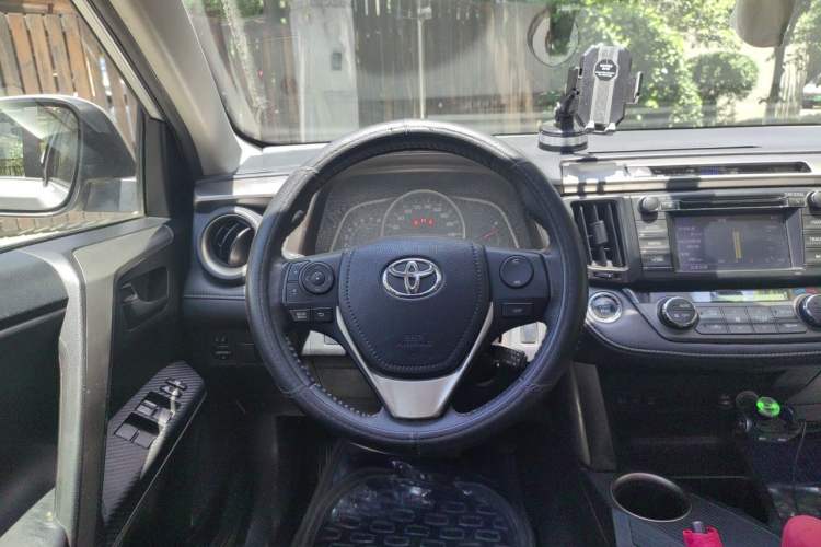 Used Toyota RAV4 2013 2.5L Automatic 4x4 Elite Edition Steering Wheel