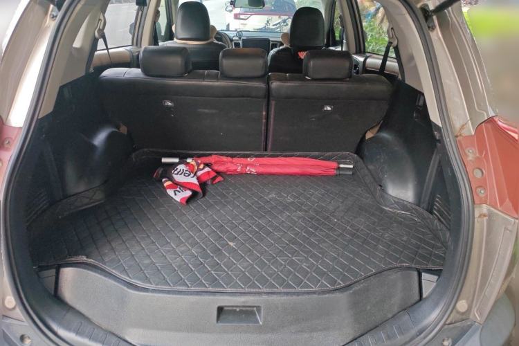 Used Toyota RAV4 2013 2.0L CVT Two-Wheel Drive Urban Edition Trunk