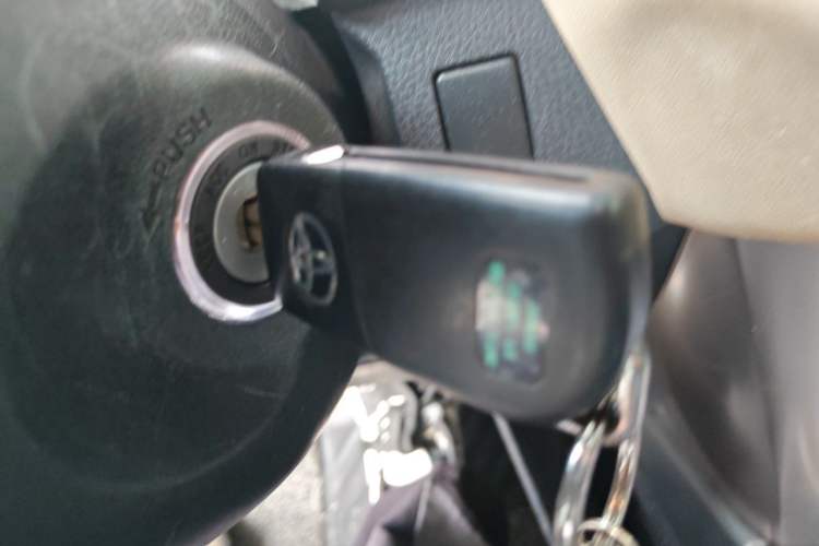 Used Toyota RAV4 2013 2.0L CVT Two-Wheel Drive Urban Edition Vehicle Key
