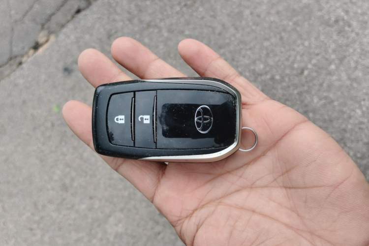 Used Toyota RAV4 2013 2.0L CVT Four-Wheel Drive Fashion Edition Vehicle Key