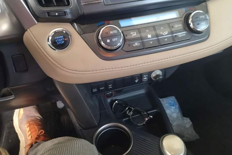 Used Toyota RAV4 2013 2.0L CVT Four-Wheel Drive New Edition Audio And AC Panel