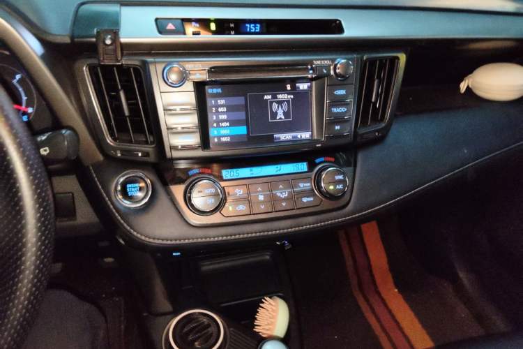 Used Toyota RAV4 2013 2.5L Automatic 4x4 Elite Edition Audio And AC Panel