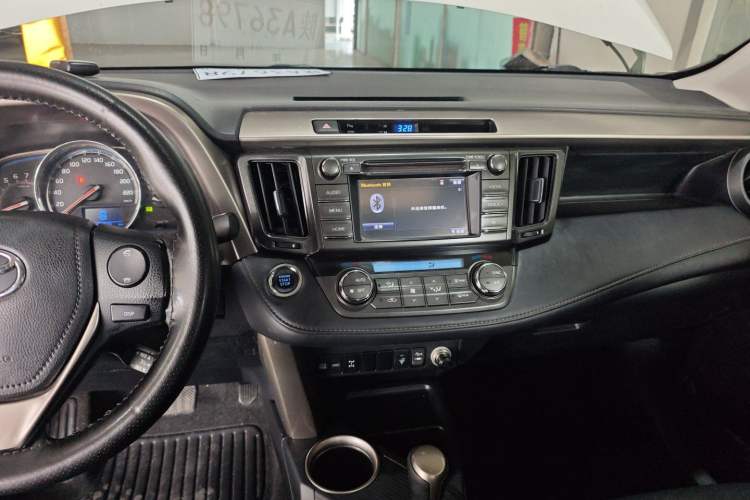 Used Toyota RAV4 2013 2.5L Automatic 4x4 Luxury Edition Audio And AC Panel