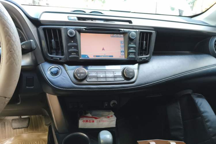 Used Toyota RAV4 2013 2.5L Automatic 4x4 Elite Edition Audio And AC Panel