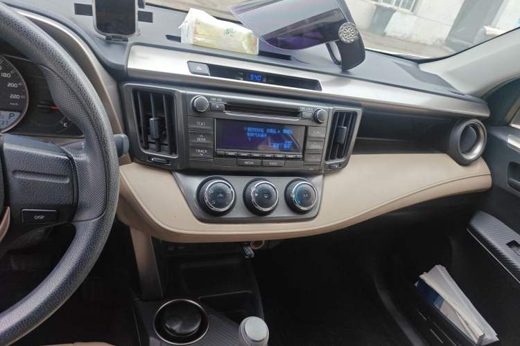Used Toyota RAV4 2013 2.0L CVT Two-Wheel Drive Urban Edition Audio And AC Panel