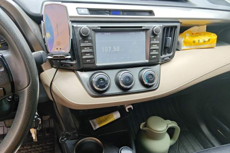 Used Toyota RAV4 2013 2.0L CVT Two-Wheel Drive Urban Edition Audio And AC Panel
