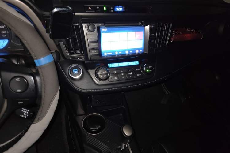 Used Toyota RAV4 2013 2.5L Automatic 4x4 Elite Edition Audio And AC Panel