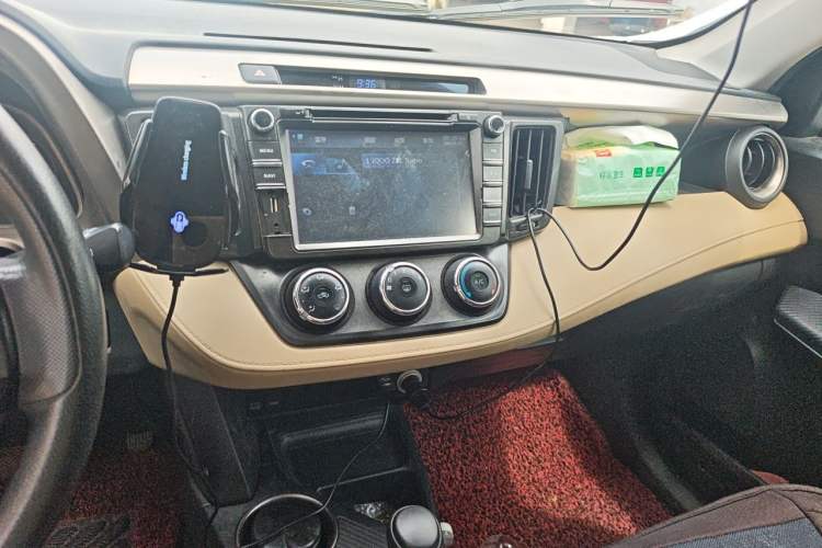 Used Toyota RAV4 2013 2.0L CVT Two-Wheel Drive Urban Edition Audio And AC Panel