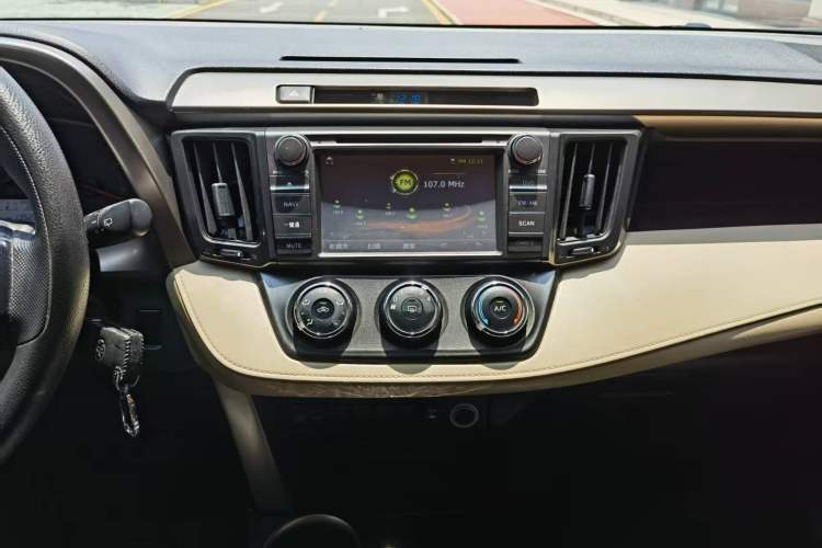 Used Toyota RAV4 2013 2.0L CVT Two-Wheel Drive Urban Edition Audio And AC Panel