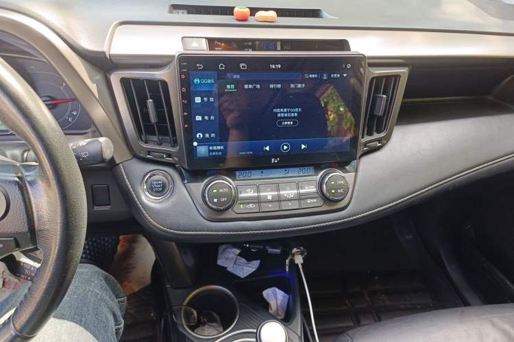 Used Toyota RAV4 2013 2.5L Automatic 4x4 Elite Edition Audio And AC Panel