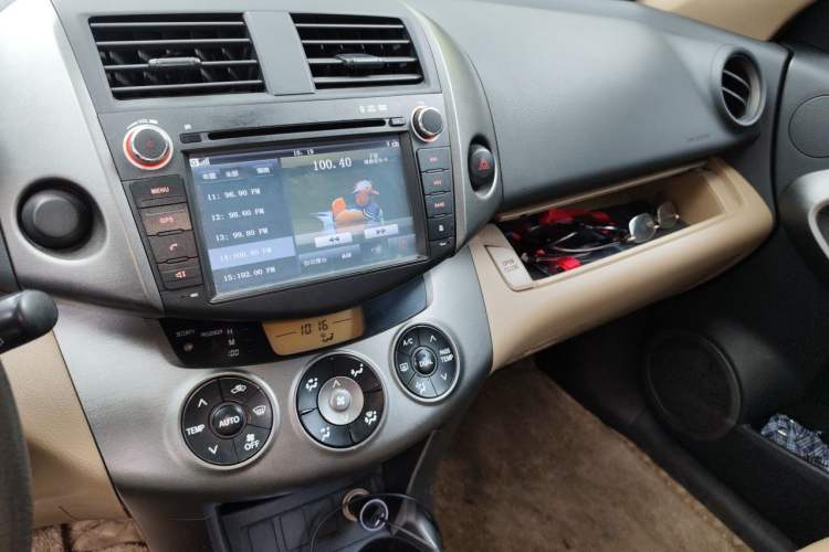 Used Toyota RAV4 2013 Special Edition 2.0L Manual Classic Audio And AC Panel
